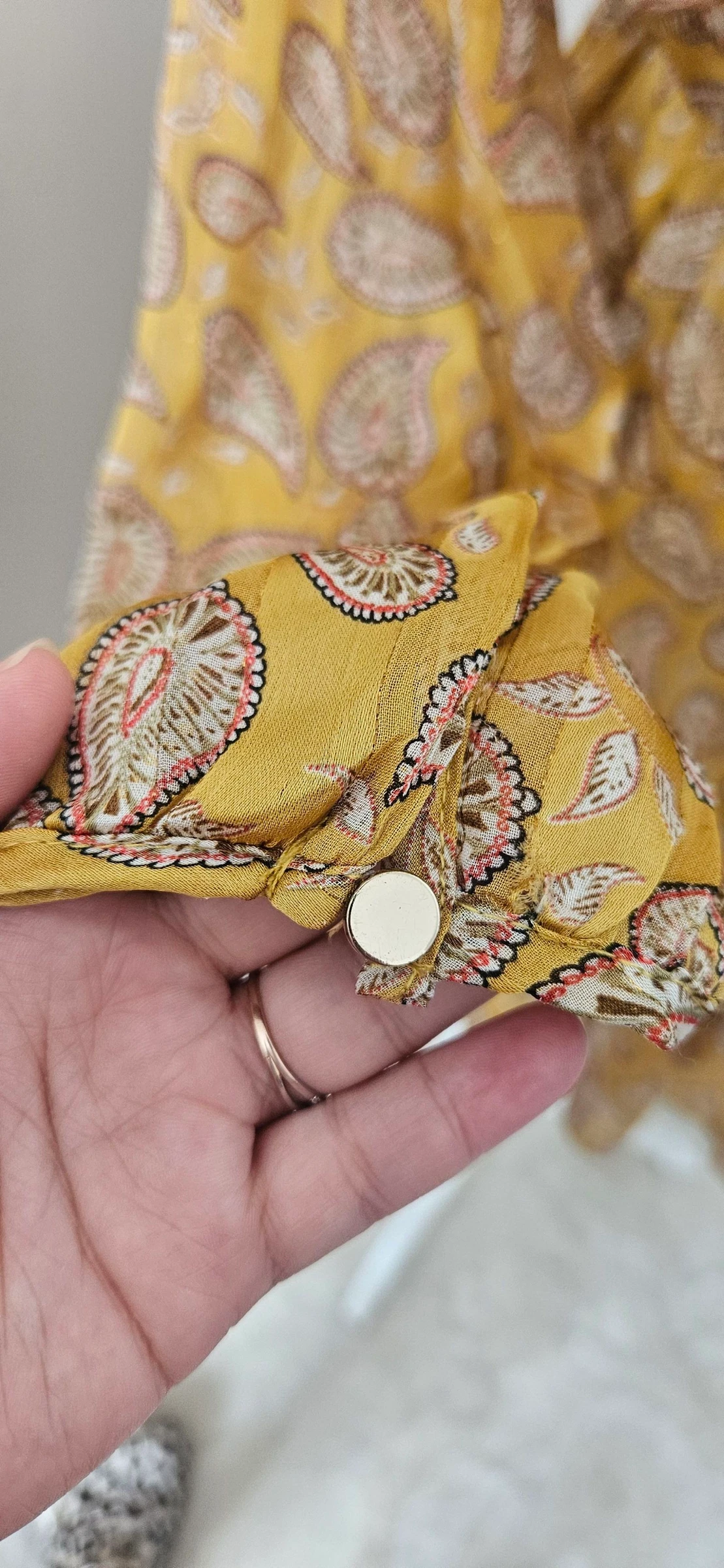Bonito vestido curto mostarda com padrão de caxemira tamanho S-M – photo 9